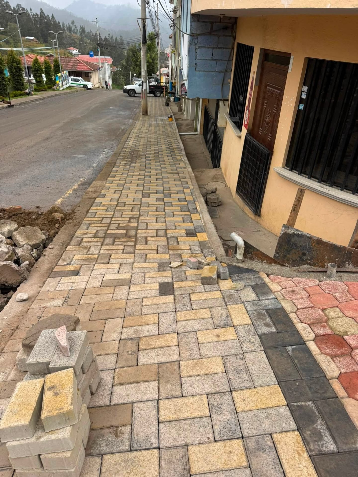 Adoquinado de la calle 16 de Diciembre