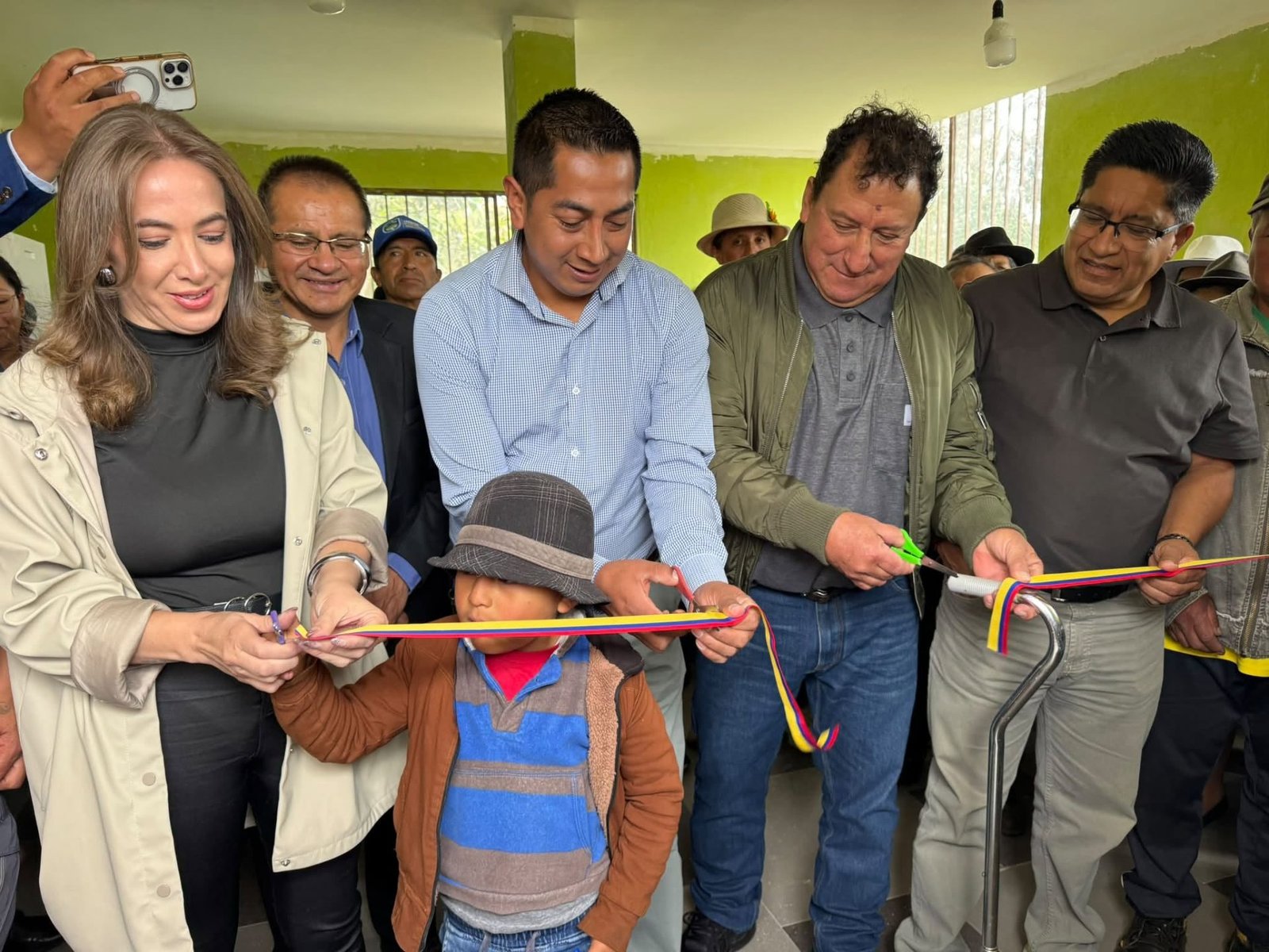 Entrega de insumos apícolas a las asociaciones productivas