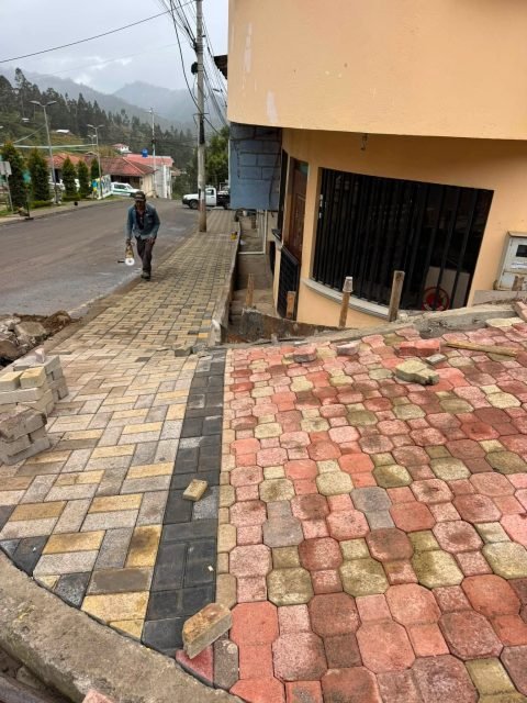 Fotografía: Adoquinado de la calle 16 de Diciembre