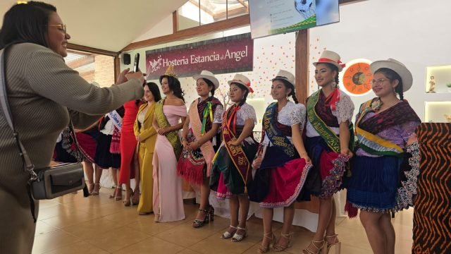 Fotografía: Cholita Jadanense en la elección de la Cholita Gualaceña