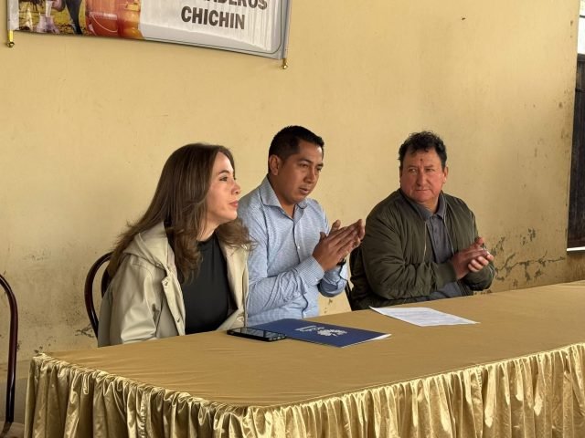 Fotografía: Entrega de insumos apícolas a las asociaciones productivas