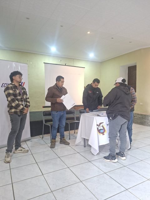 Fotografía: Entrega de títulos de propiedad
